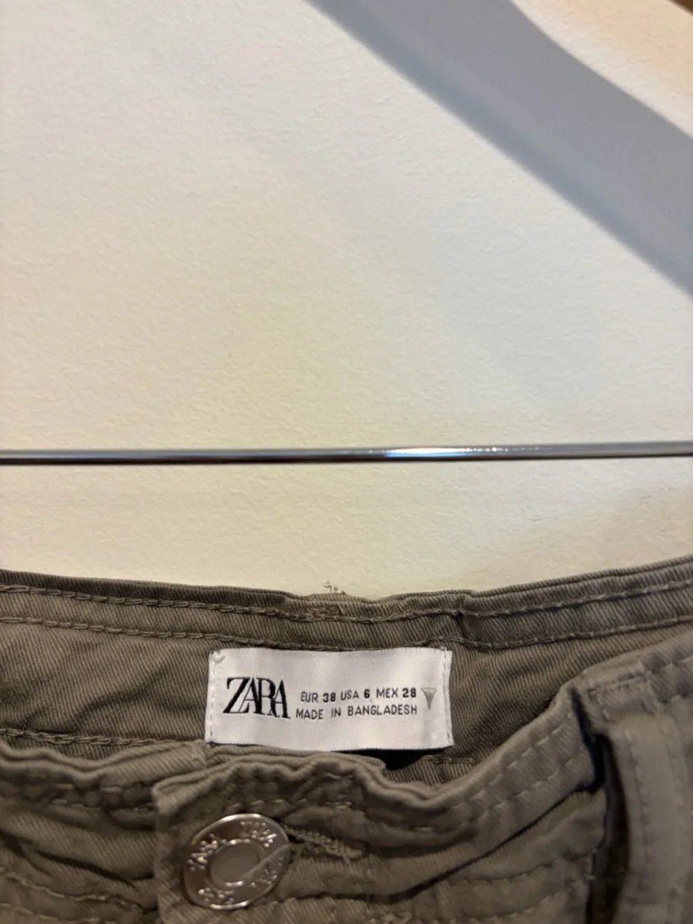Zara Olive Cargo Pants with Multi-Pocket Utility Design - Picture 5 of 6